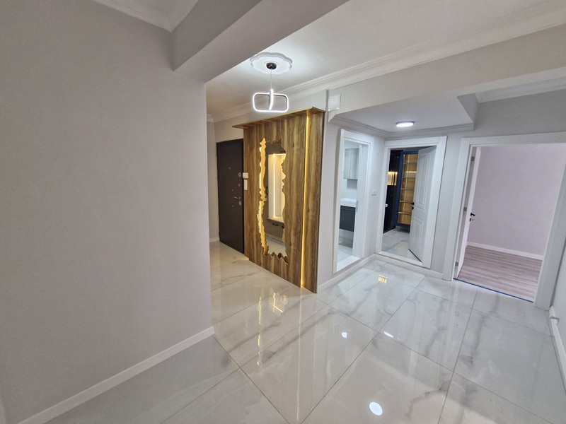 EDREMİT ALTINKUM'DA ARA KAT ÖN CEPHE 3+1 DAİRE